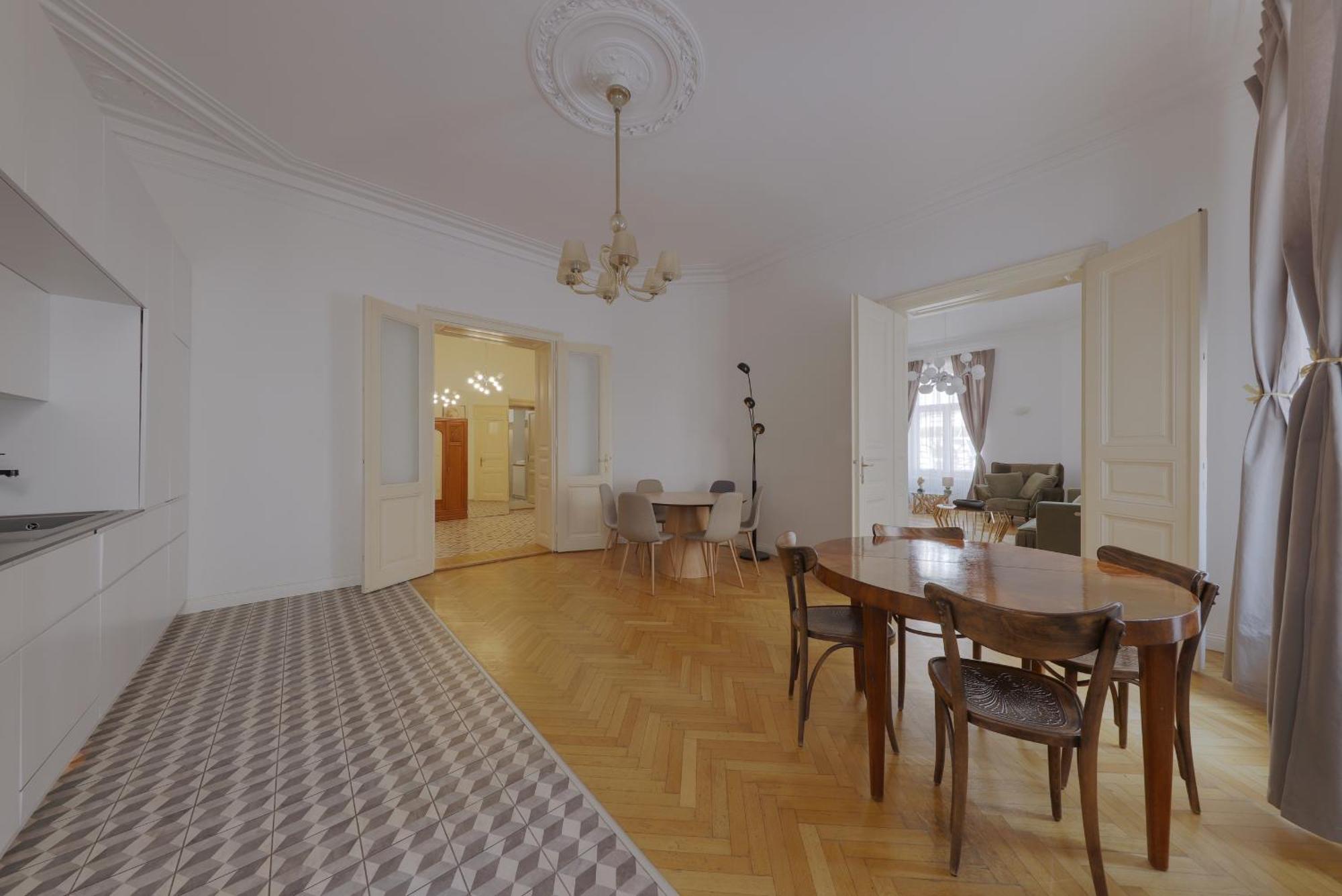 Beautiful Condo At The Old Town ブラチスラヴァ エクステリア 写真